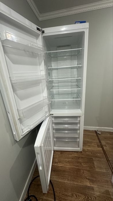 Продам Холодильник Haier