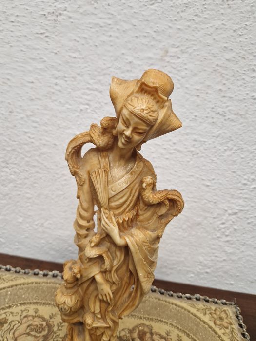 Красива японска фигура гейша