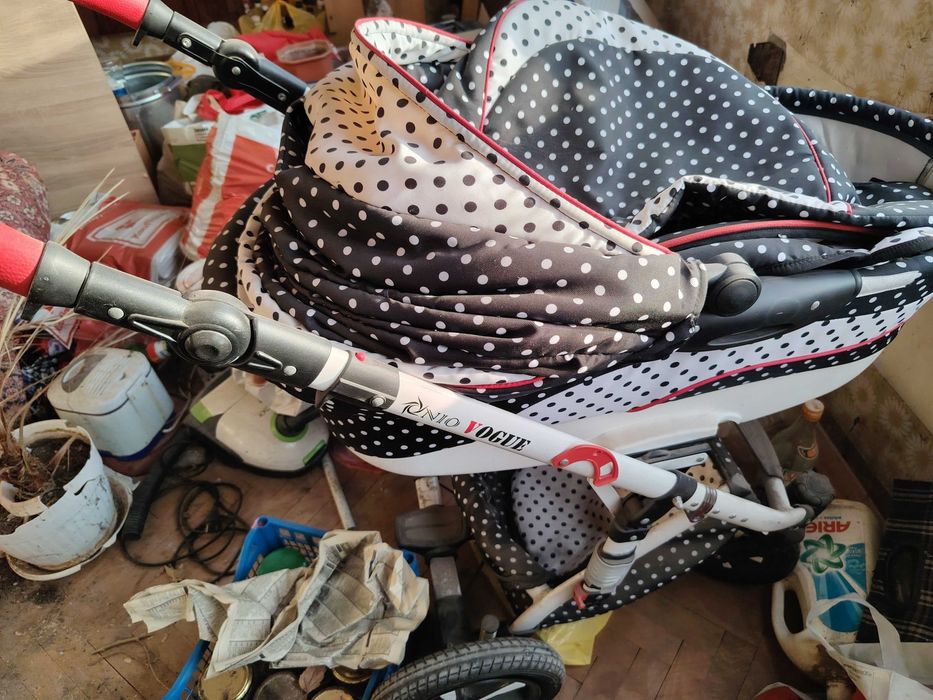 Продавам количка комбинирана има кош за детето