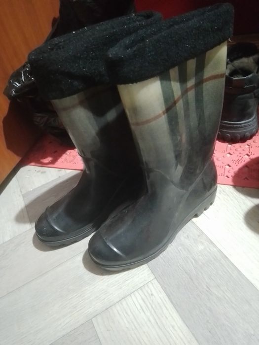 Продам  резиновый сапоги р 38