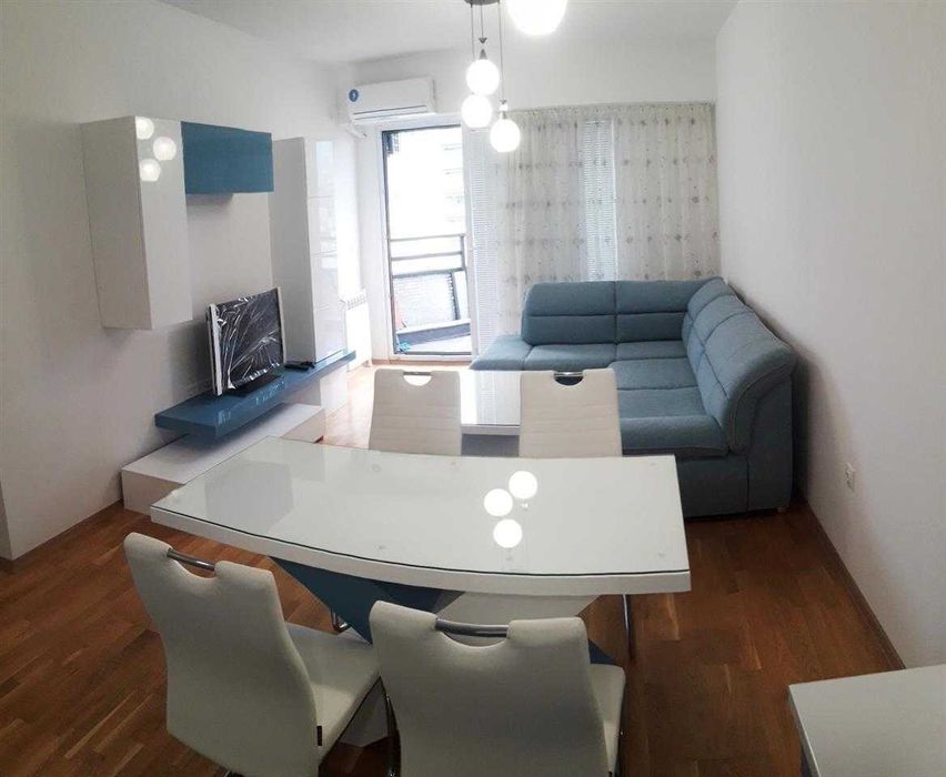 Дава се под наем Двустаен апартамент в Бургас, Възраждане - 57 кв.м за 204 € - Снимка #2