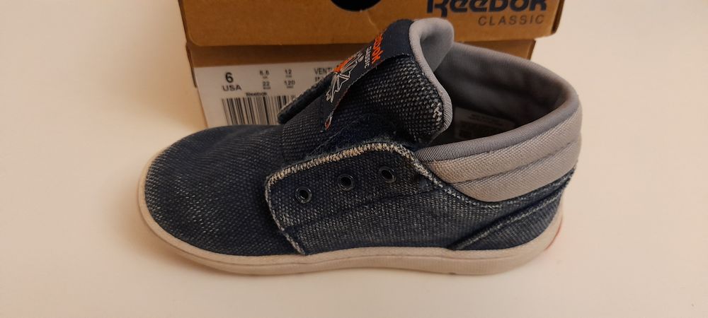 Продавам детски маратонки Reebok