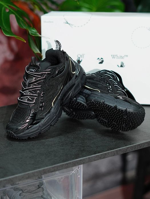 Off-White Be Right Back - Black