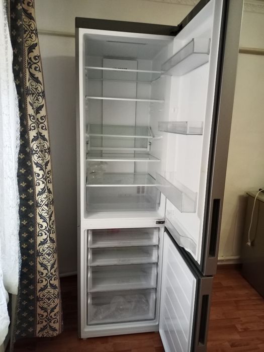 Холодильник Haier.