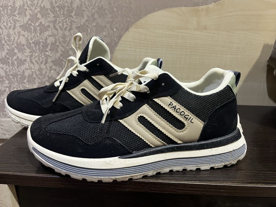 Продам кроссовки мужские 42 размер