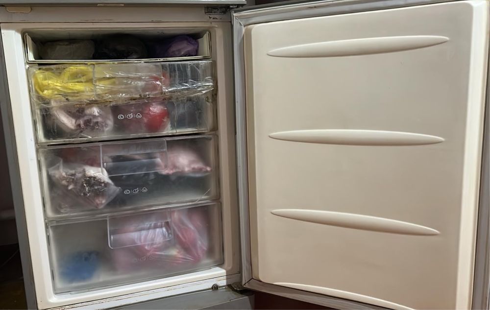 продается холодильник