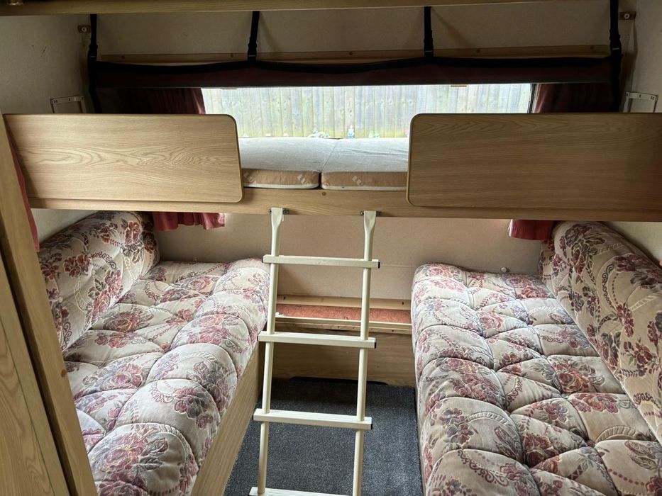 Rulotă Lunar XL2000 525 - 4/5 locuri  - FĂRĂ UMEZEALĂ