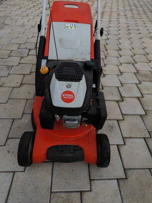 Sthil mașină tuns iarba