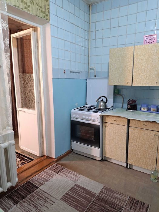 3 комн. (около 80 КВ. М) на 2 этаже Франция.  Кадышева 2 мин