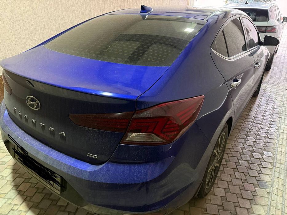 Hyundai Elantra 2.0 AT HI-Tech (full position]