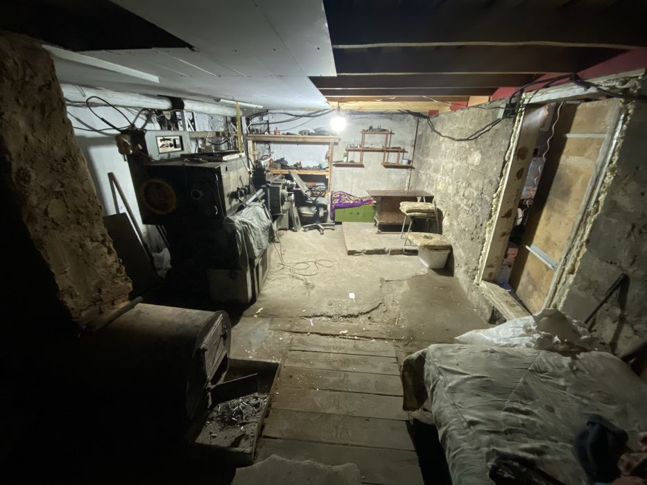 Гараж - цех и два токарных станка