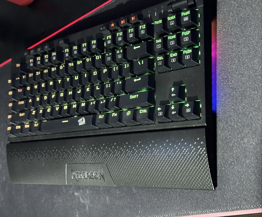 Tastatură Redragon K588 Brahma – stare excelentă
