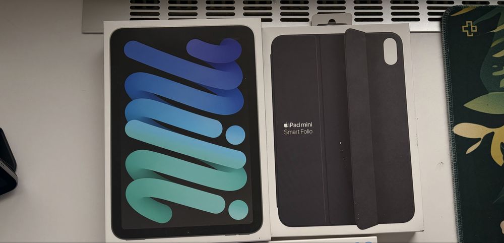 Ipad mini 7 wifi 128gb space gray ca nou + husă Smartfolio