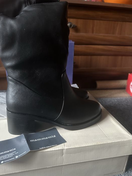 Продам новые женские сапоги