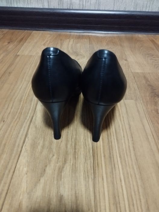 Продам женские туфли