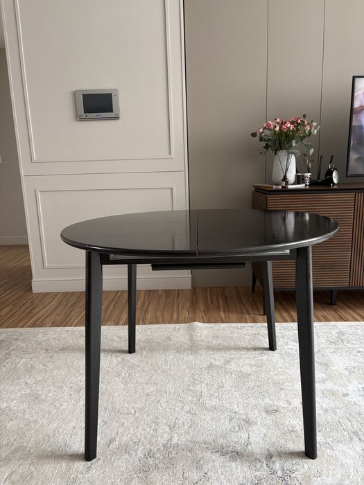 Продается стол и стулья