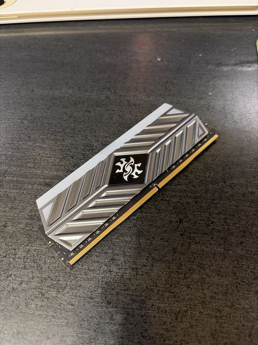Memorie 8gb 3000 MHz DDR4