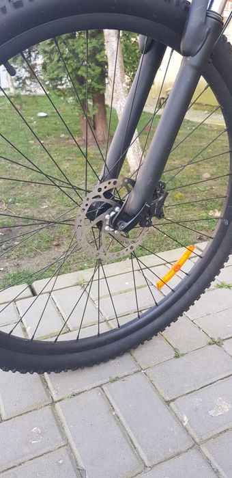 Vând bicicletă 27