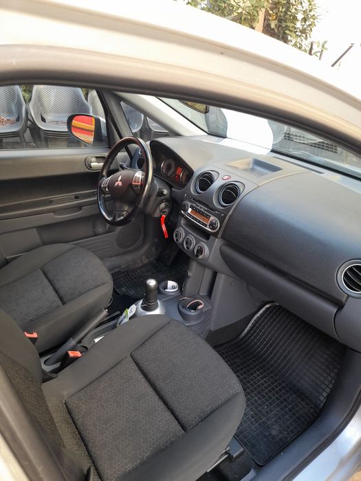 Vând masina Mitsubishi Colt
