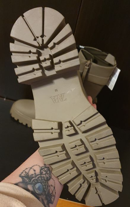 Cizme noi cu eticheta Zara