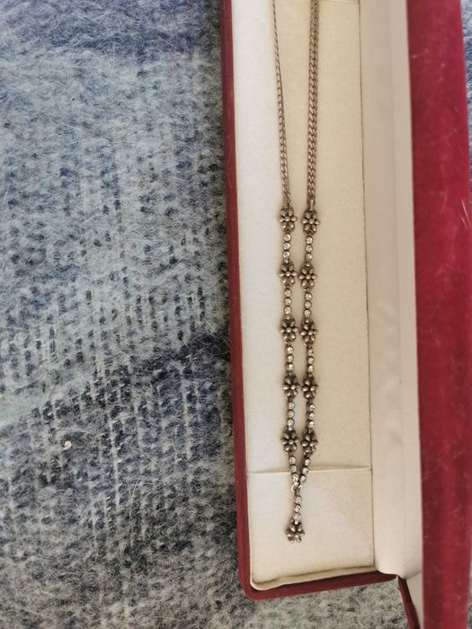 Сребърно колие с циркони