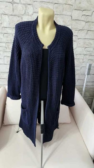 Cardigan Sussan marimea M dar merge si mai mult,stare f buna