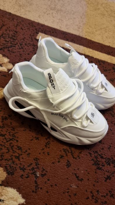 Продам новые кросовки унисекс  41-42