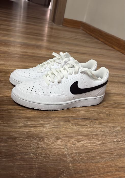 Продам кроссовки фирменные NIKE