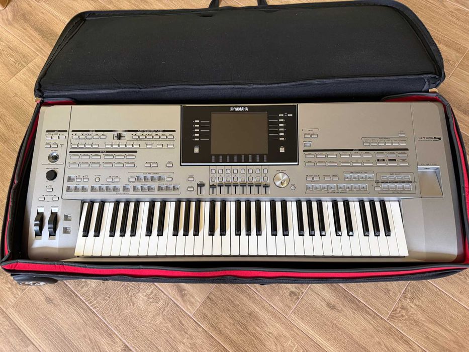 Професионален аранжор Yamaha Tyros 5 - 61 клавиша (с включен калъф)