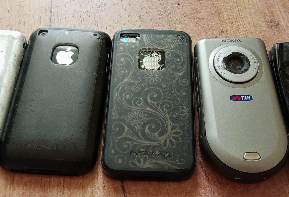 Нокия, айфон  3, 4. Ретро.