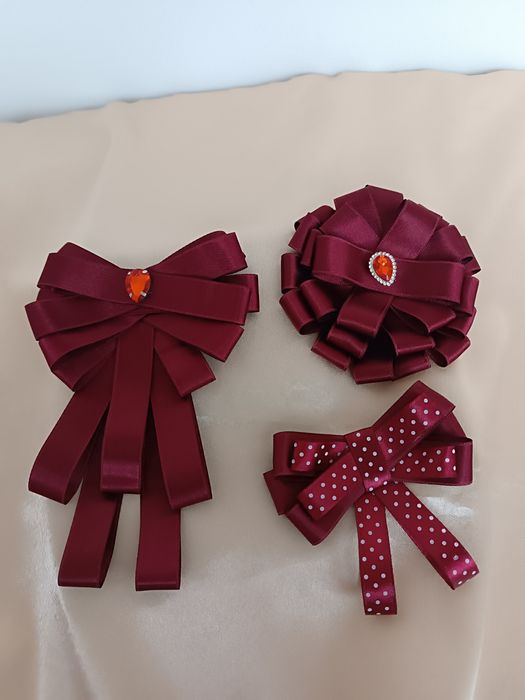 Broșe lucrate manual