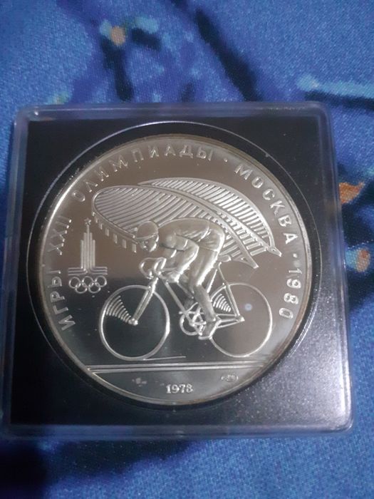 Продам монету серебро