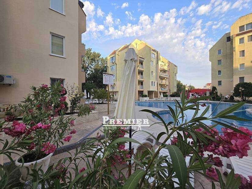 Продава се Двустаен апартамент в к.к. Слънчев бряг - 50 кв.м за 1390 €/кв.м - Снимка #1