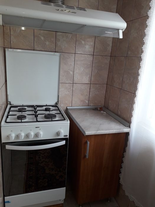 Închiriez apartament cu 3 camere