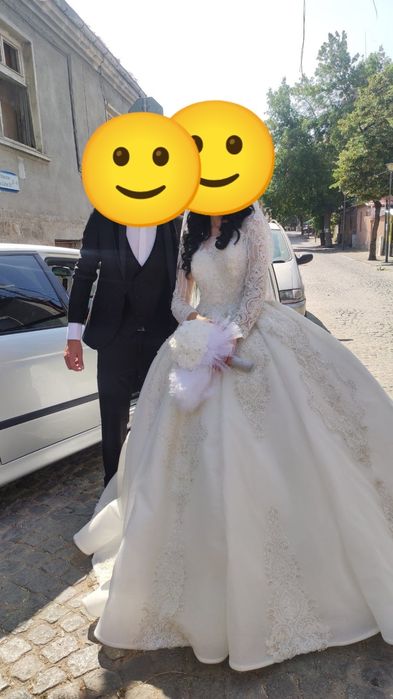 Бяла булченска рокля