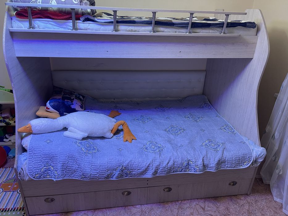 Двухярусная кровать!