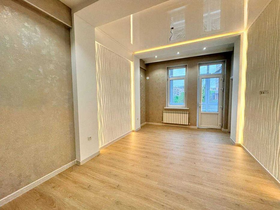 ПРОДАЕТСЯ 4/4/8 НОВОСТРОЙКА  на: Новомосковская