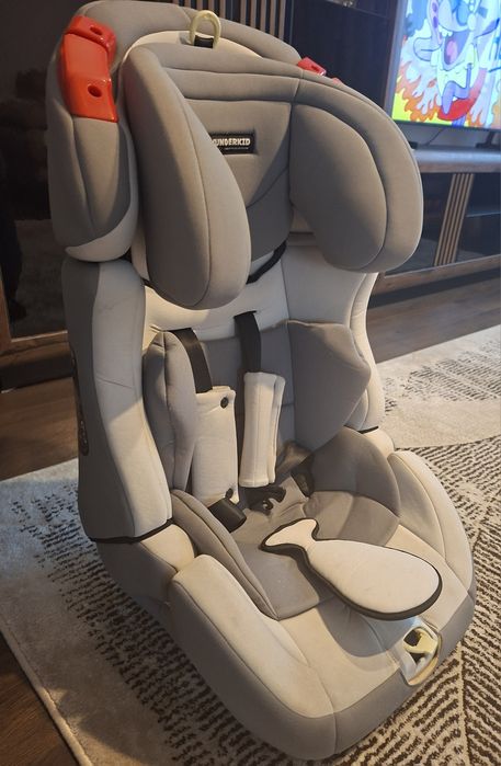 Scaun auto cu ISOFIX