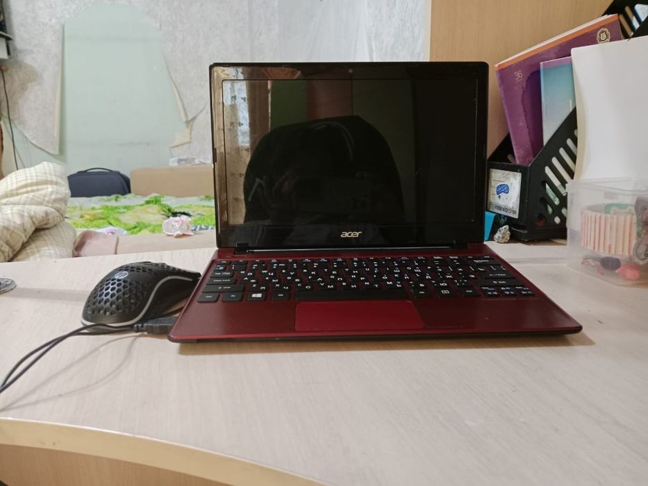 Нетбук подам работает норм