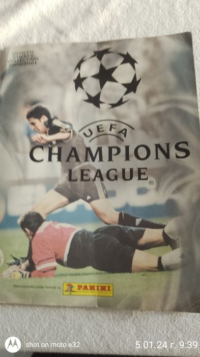 Частично попълнен албум на Панини ШЛ 2000