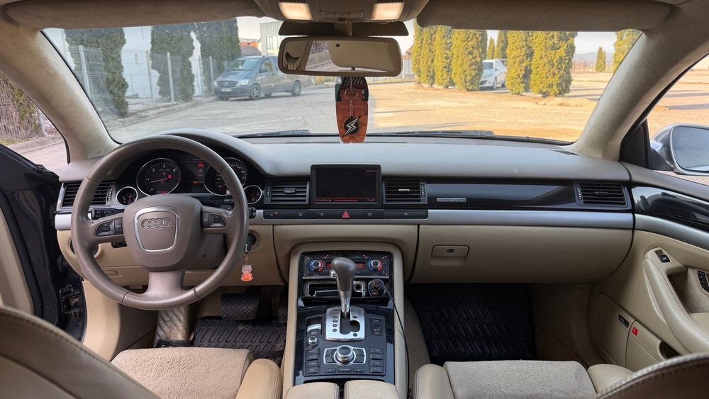 Audi A8 foarte dotat