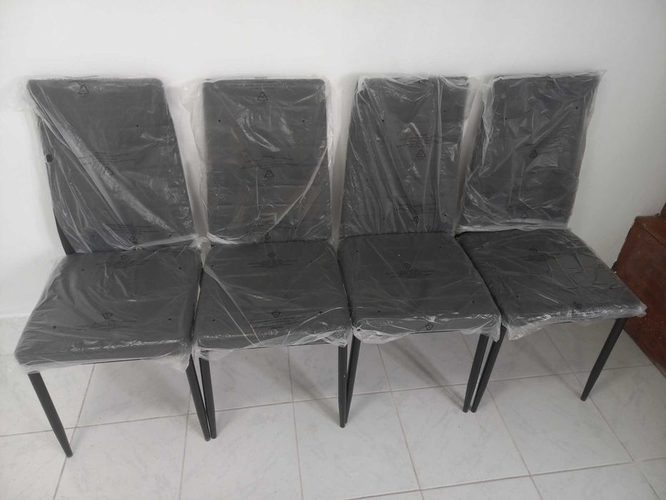 Vand 4 scaune bucatarie