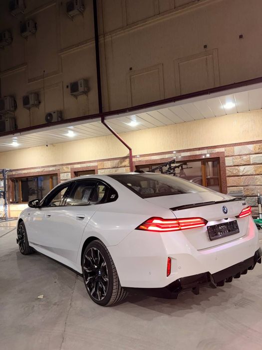 BMW i5 35L 2025 bez probeg