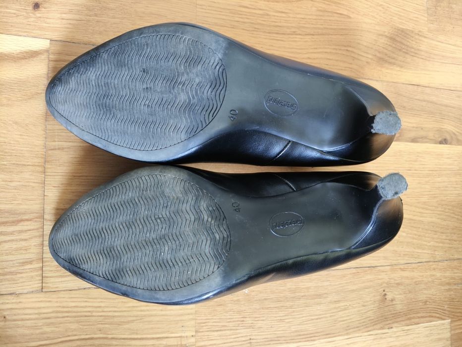 Pantofi negri clasici