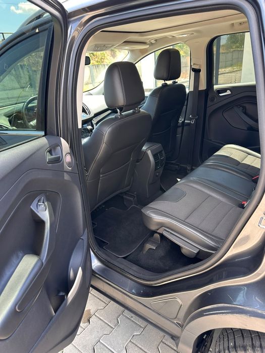 Proprietar vând Ford kuga an fabricație 2015 motor 2000 cmc 150 cp.