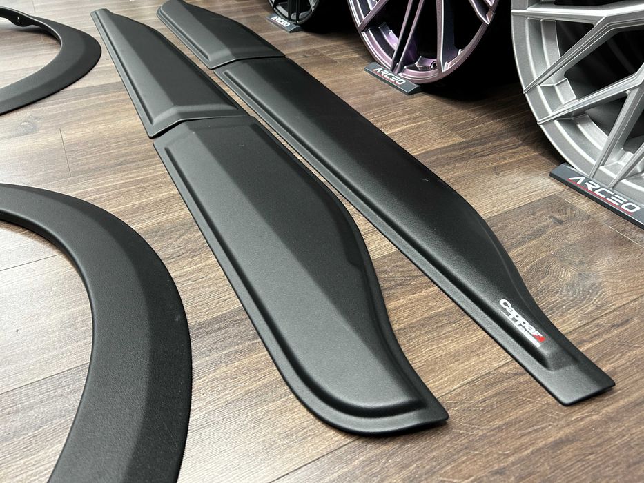 Protectii / Ornamente Usi - Aripi Kit Complet Dacia Sandero 3