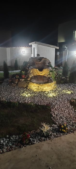 Шадравани, Фонтани, Езера