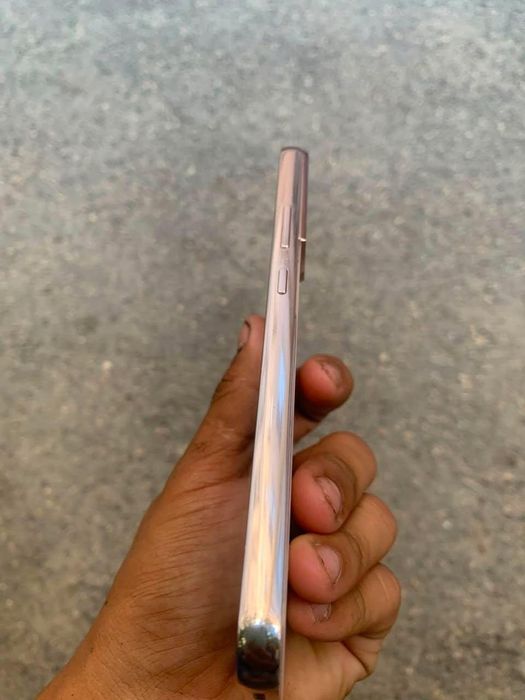 Samsung S22+    128Гб