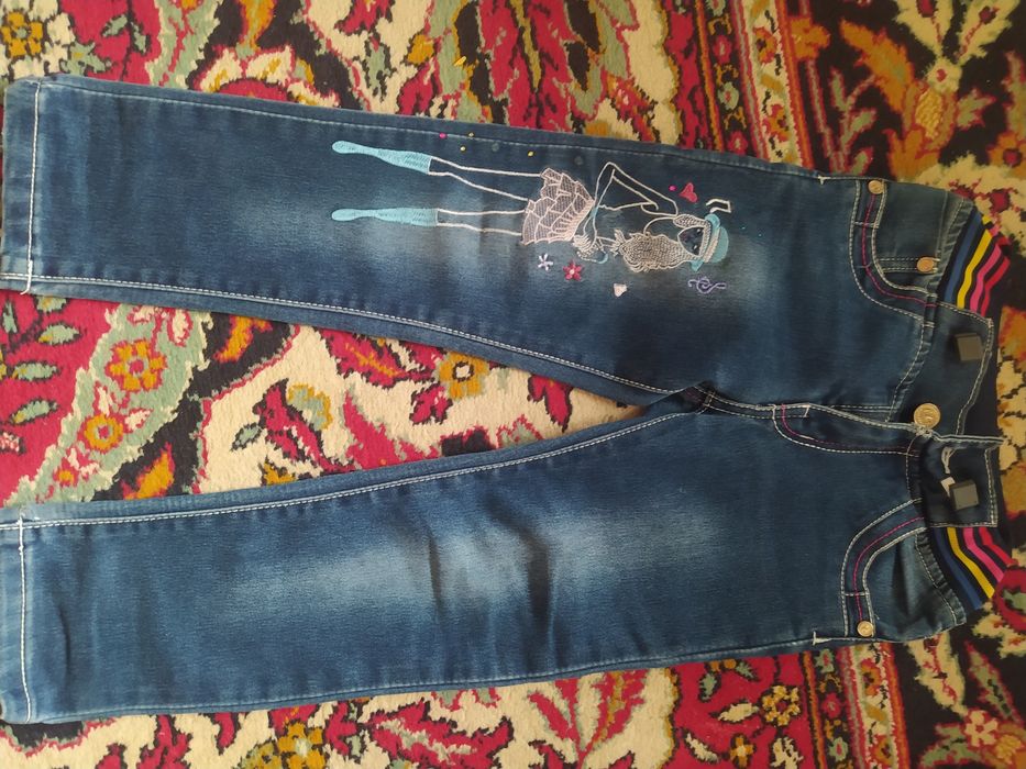 Джинсы на девочку 4-5 лет