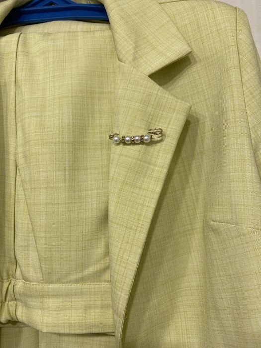 Желтый костюм.Двойка.